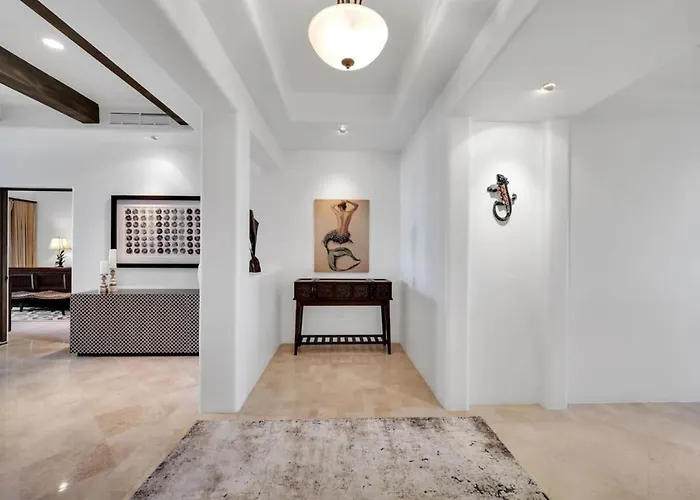2 Bd 5-star Beachfront Paradise *