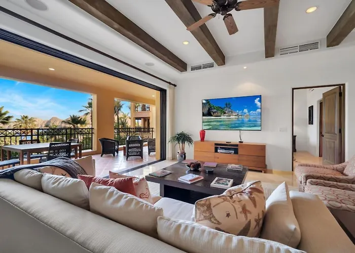 2 Bd 5-star Beachfront Paradise